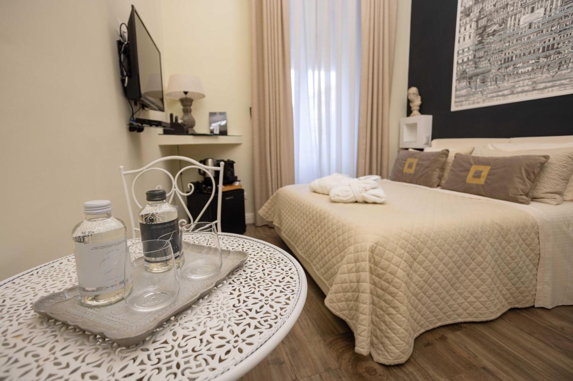 Domus Deorum Deluxe 2* Napels